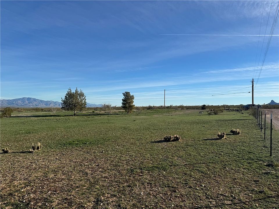 2nd image of 2980 S Naco Rd
