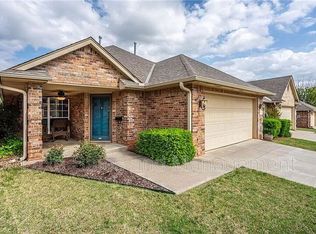20 S Ridge Pointe Cir, Edmond, OK 73034
