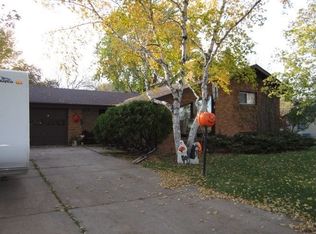 907 N Oakwood Rd, Oshkosh, WI 54904