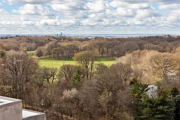 Sold by Compass | media 25