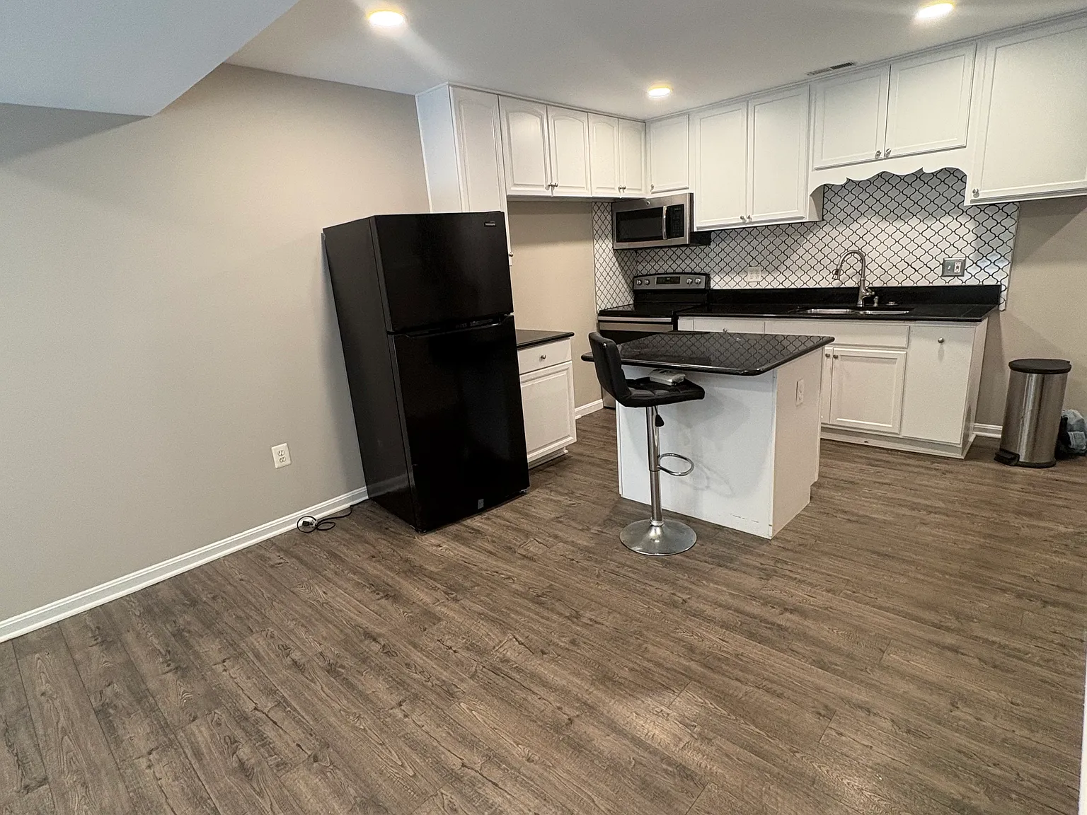 2 bed, 1156 sqft, $1,800 — Photo 2