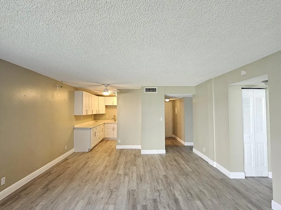 1820 N Congress Ave #201