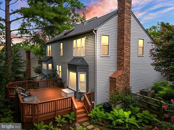 4th image of 15243 Surrey House Way