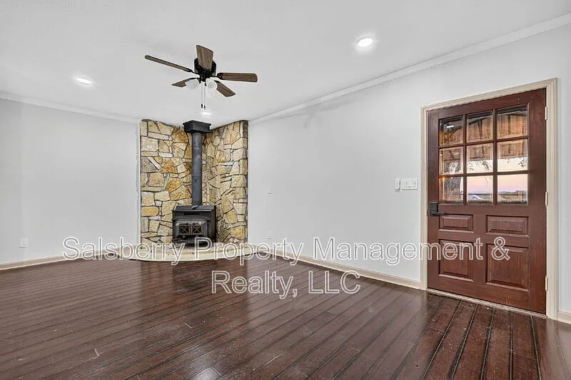 4 bed, 3.0 bath, 1896 sqft, $3,000 — Photo 4