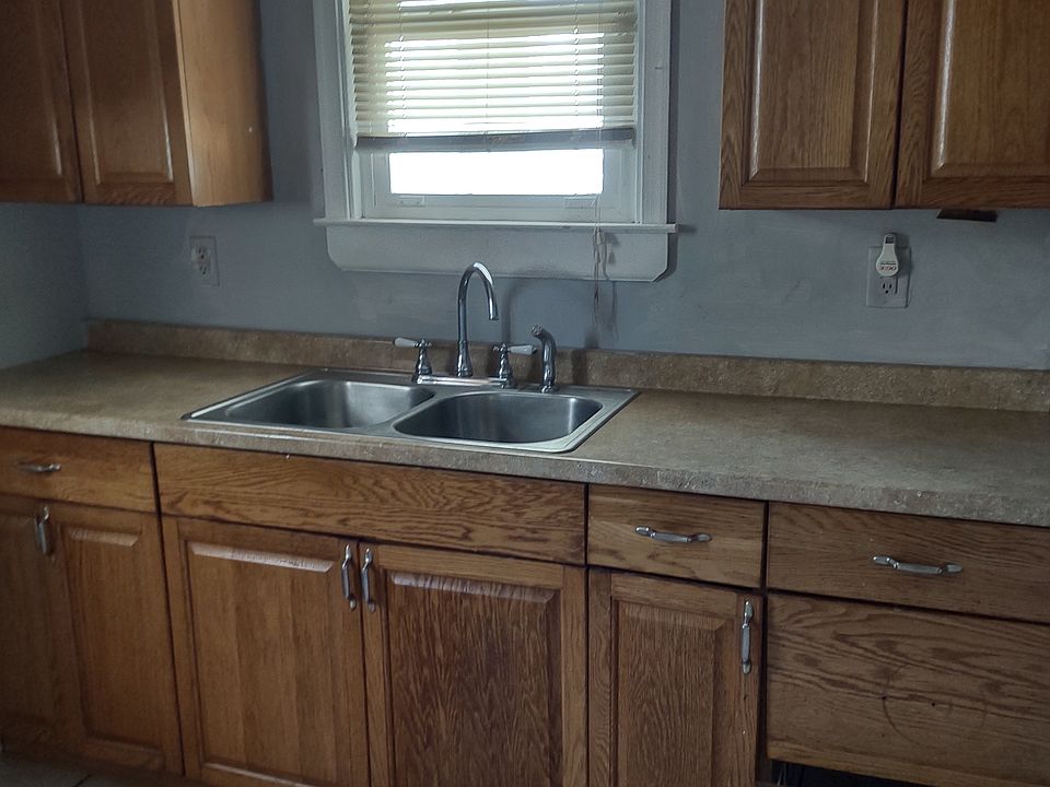 2nd image of 808 N 37th St