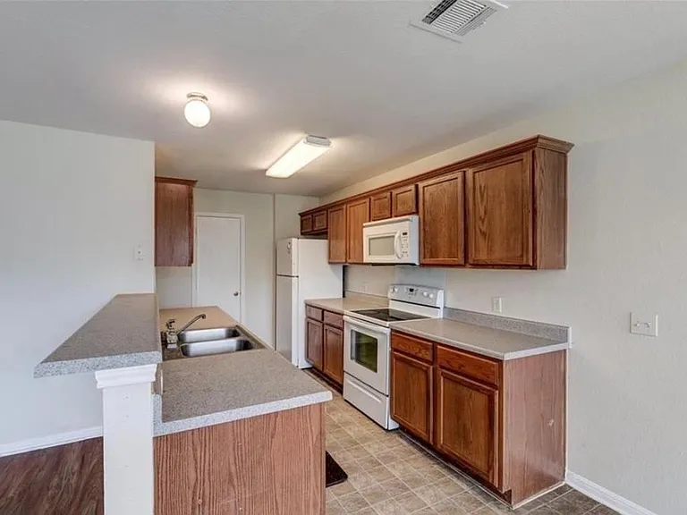 16712 Hamilton Point Cir — Photo 14
