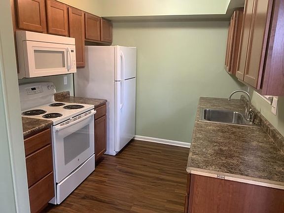 3rd image of 102 Brenda Dr