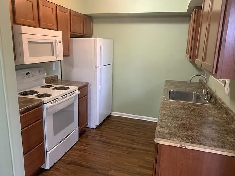 102 Brenda Dr — Photo 3