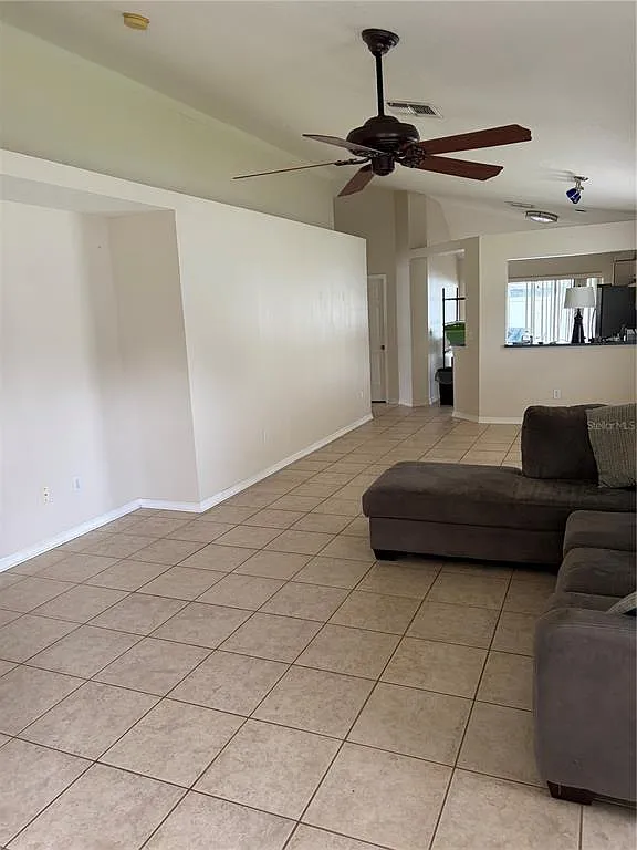 3 bed, 2.0 bath, 1254 sqft, $2,300 — Photo 3