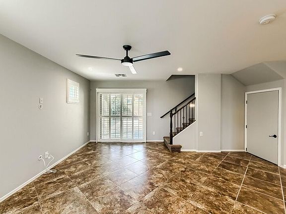 4th image of 2555 E Vermont Dr