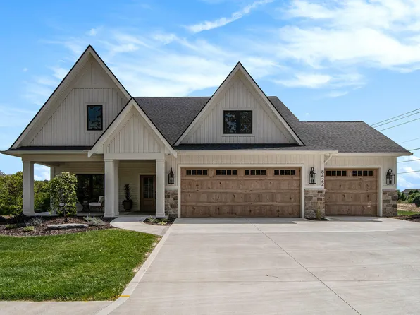 8432 Ravinewood Dr, Jenison, MI 49428