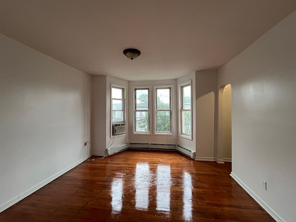This main bedroom has a very spacious walk in closet. Hard wood floors and allows plenty of natural light.