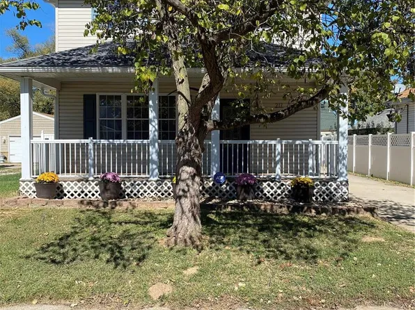 217 E Acton Ave, Wood River, IL 62095