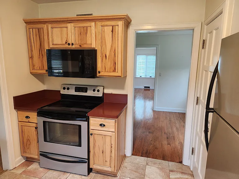 1881 Sherwood Dr — Photo 9