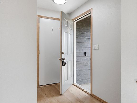4th image of 15404 NE 86th St