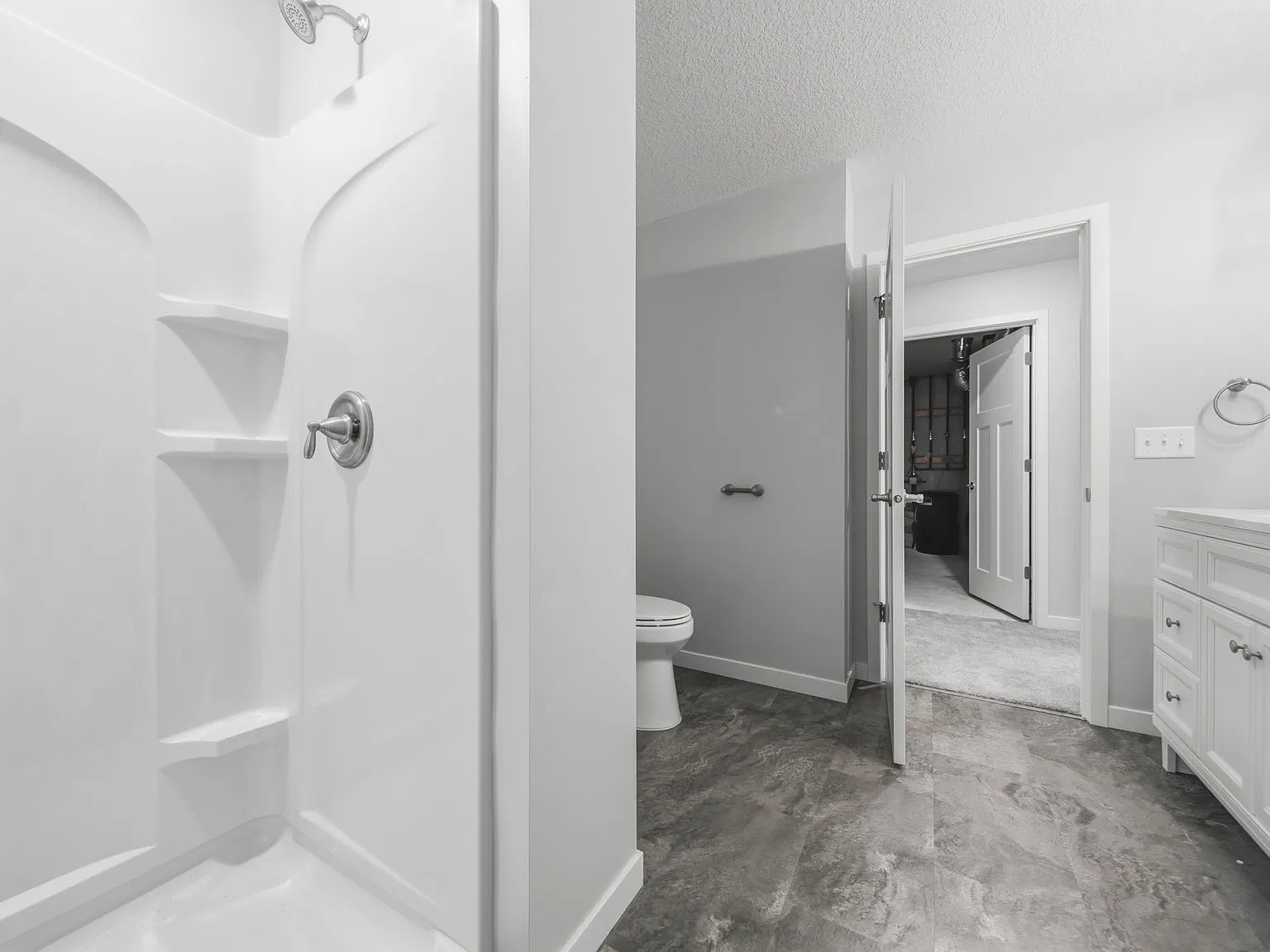 5 bed, 4488 sqft, $3,500 — Photo 2