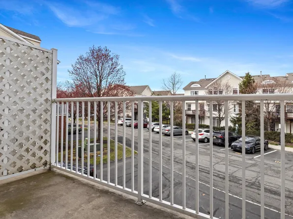 14 Boatworks Dr, Bayonne, NJ 07002