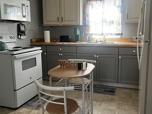 4th image of 495 Stone St