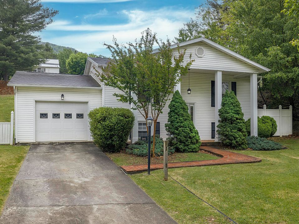 1st image of 2374 Pine Ave