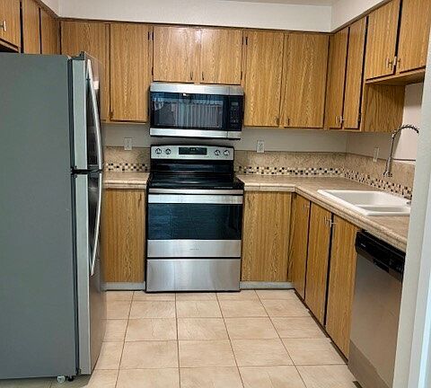 5th image of 911 30th Street NE