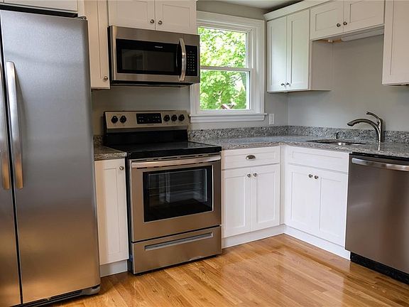 4th image of 135 Calderwood Dr