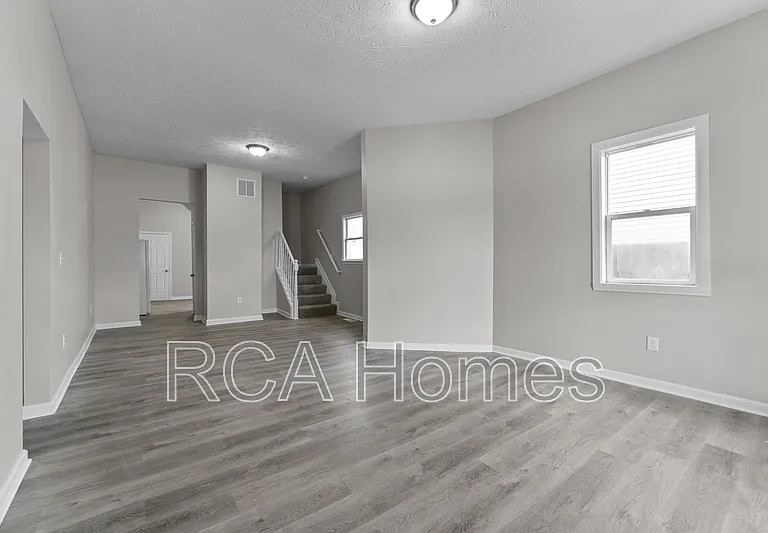 2912 N Kenwood Ave #N — Photo 3