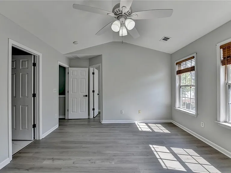 3977 Howell Park Rd — Photo 23