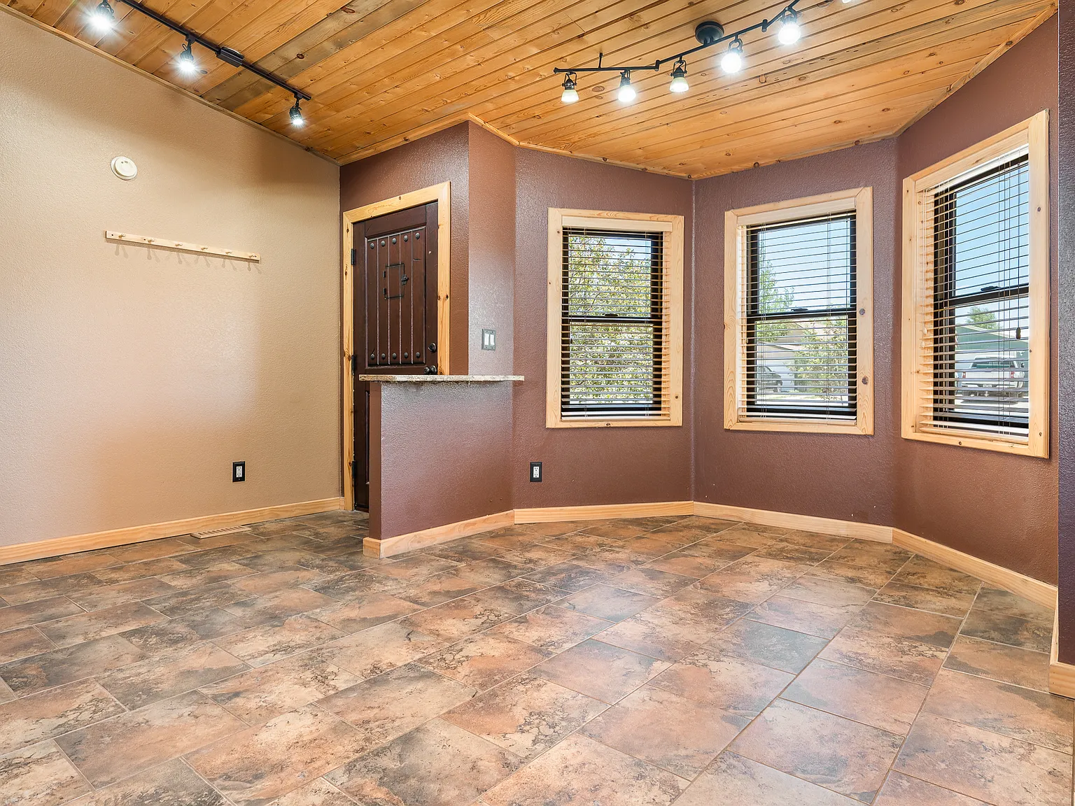 3 bed, 2612 sqft, $3,500 — Photo 4