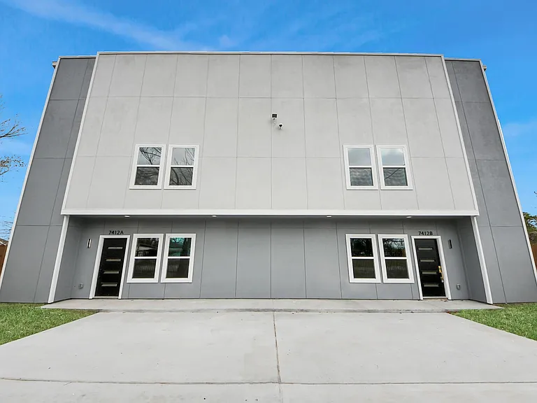 7412 Carver Rd #B — Photo 2