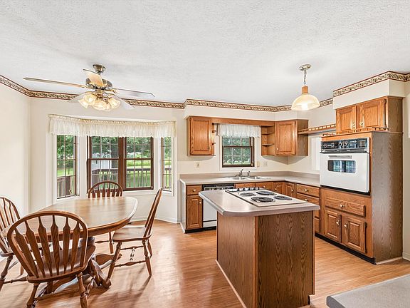 4th image of 223 Thornhedge Dr