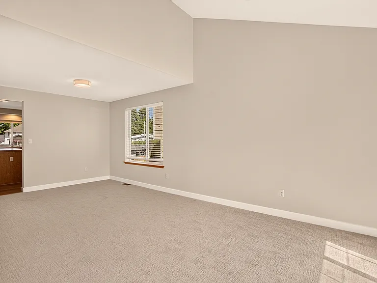 1819 Dayton Ave NE — Photo 5