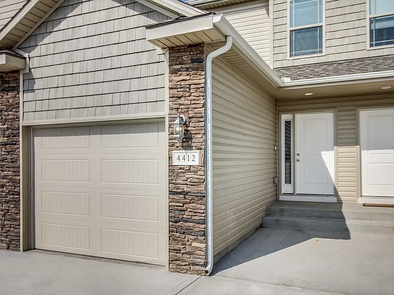 Highlands at Piper Townhomes — Photo 10