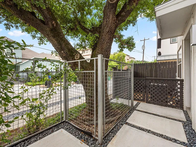 1808 Oakdale St — Photo 2