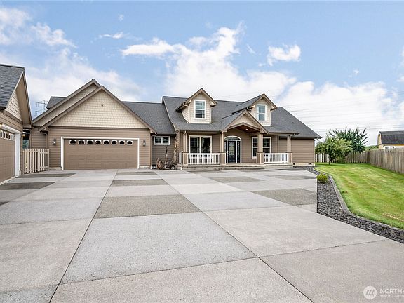 2nd image of 2487 Redwood Avenue