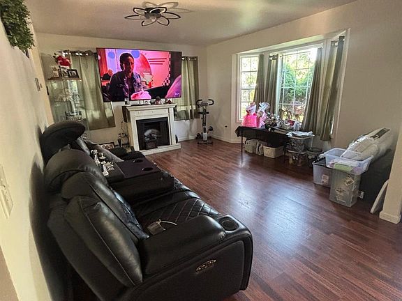 2nd image of 938 Scherger Ave