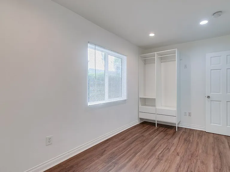 1221 N Bronson Ave — Photo 28