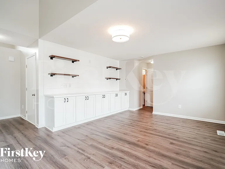 5584 Lanterns Way — Photo 3