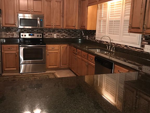 Custom cabinets/Granite top