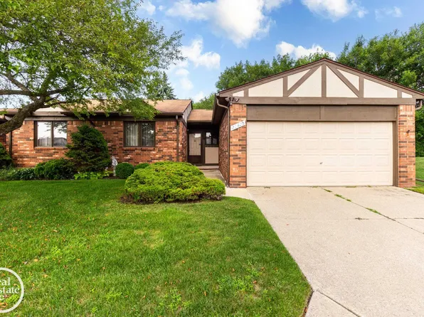 29600 S White Oak Dr, Warren, MI 48092