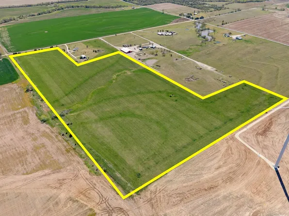 S Hillside Rd, Wellington, KS 67152