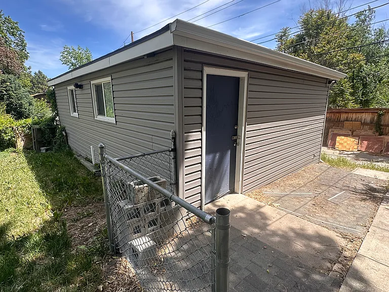 814 Julian St — Photo 35