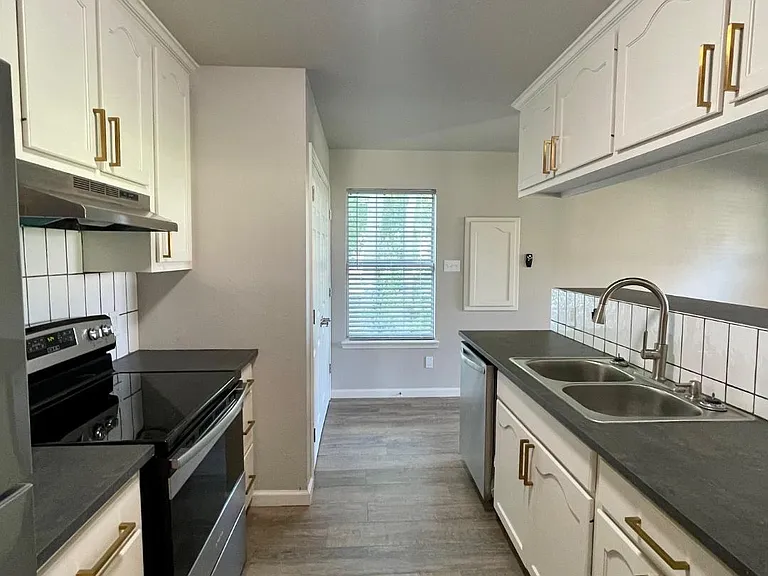 1711 Tryon Rd — Photo 7