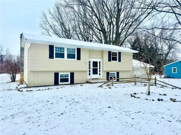 709 Trimmer Rd, Spencerport, NY 14559