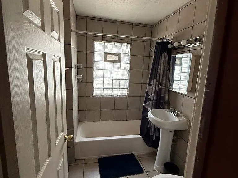 3600-02 N Vel R Phillips Ave — Photo 10