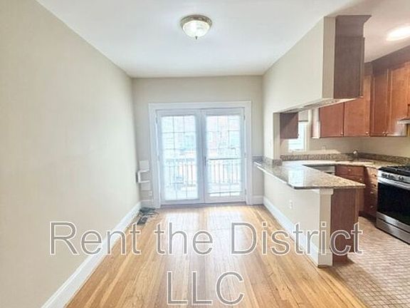 4th image of 1114 Abbey Pl NE