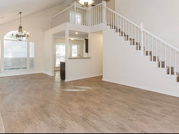 5th image of 1014 Silver Spruce Dr