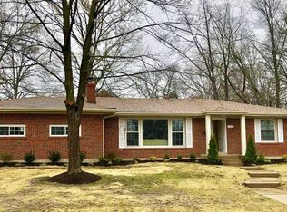 153 W Old Watson Rd, Saint Louis, MO 63119