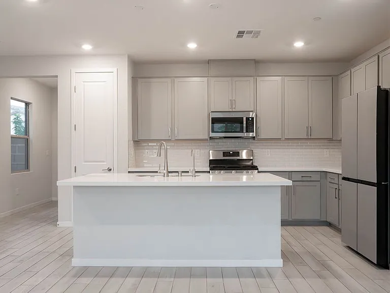11620 Desert Hollow Ave — Photo 8