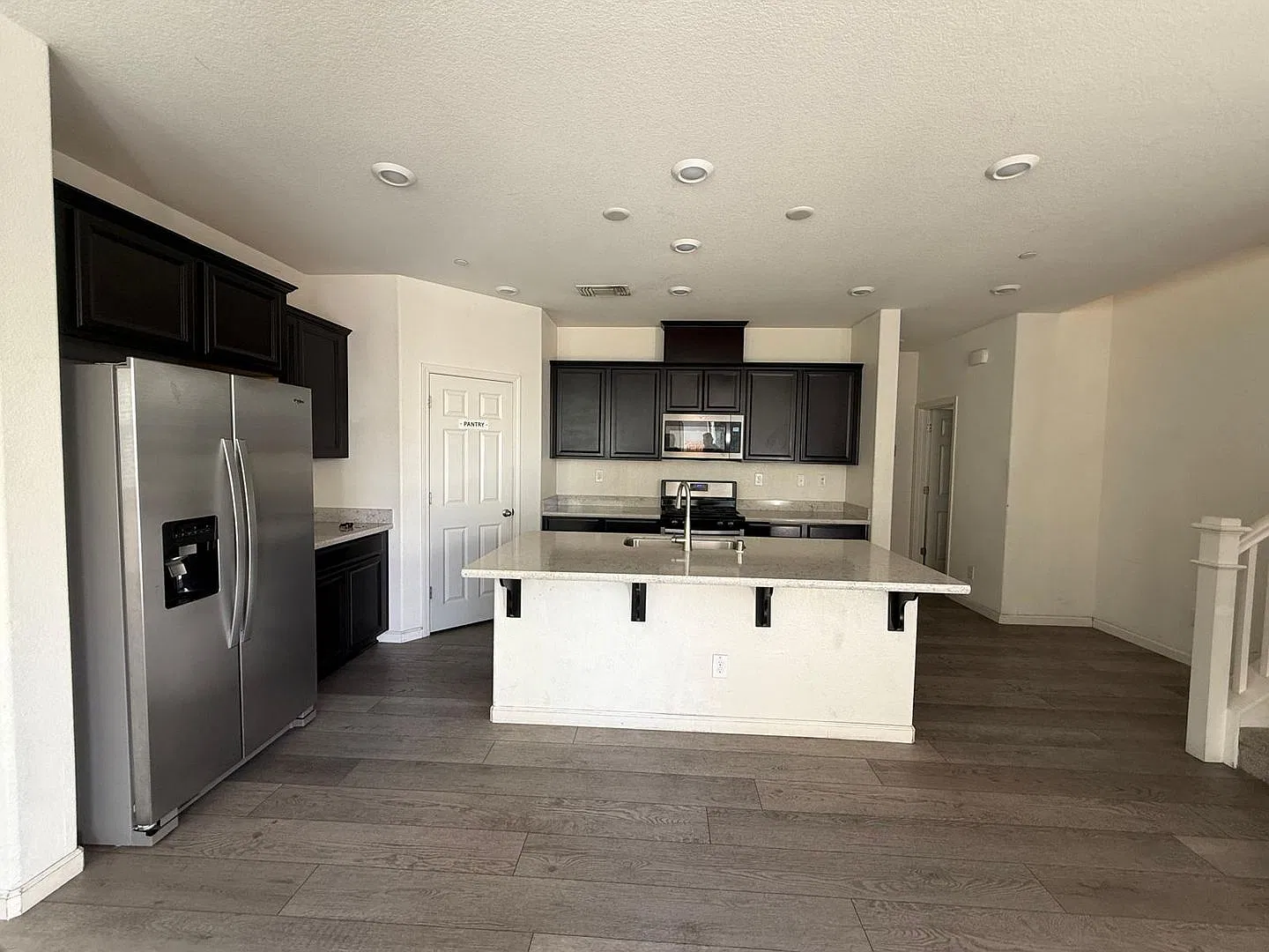 Beautifully maintained 3-bedroom, 2.5-bath, 1,975 sq ft in Sacramento — Photo 4