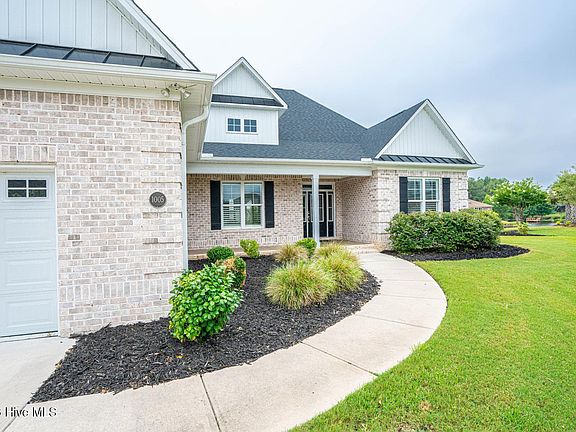 4th image of 1005 Layne Court NE